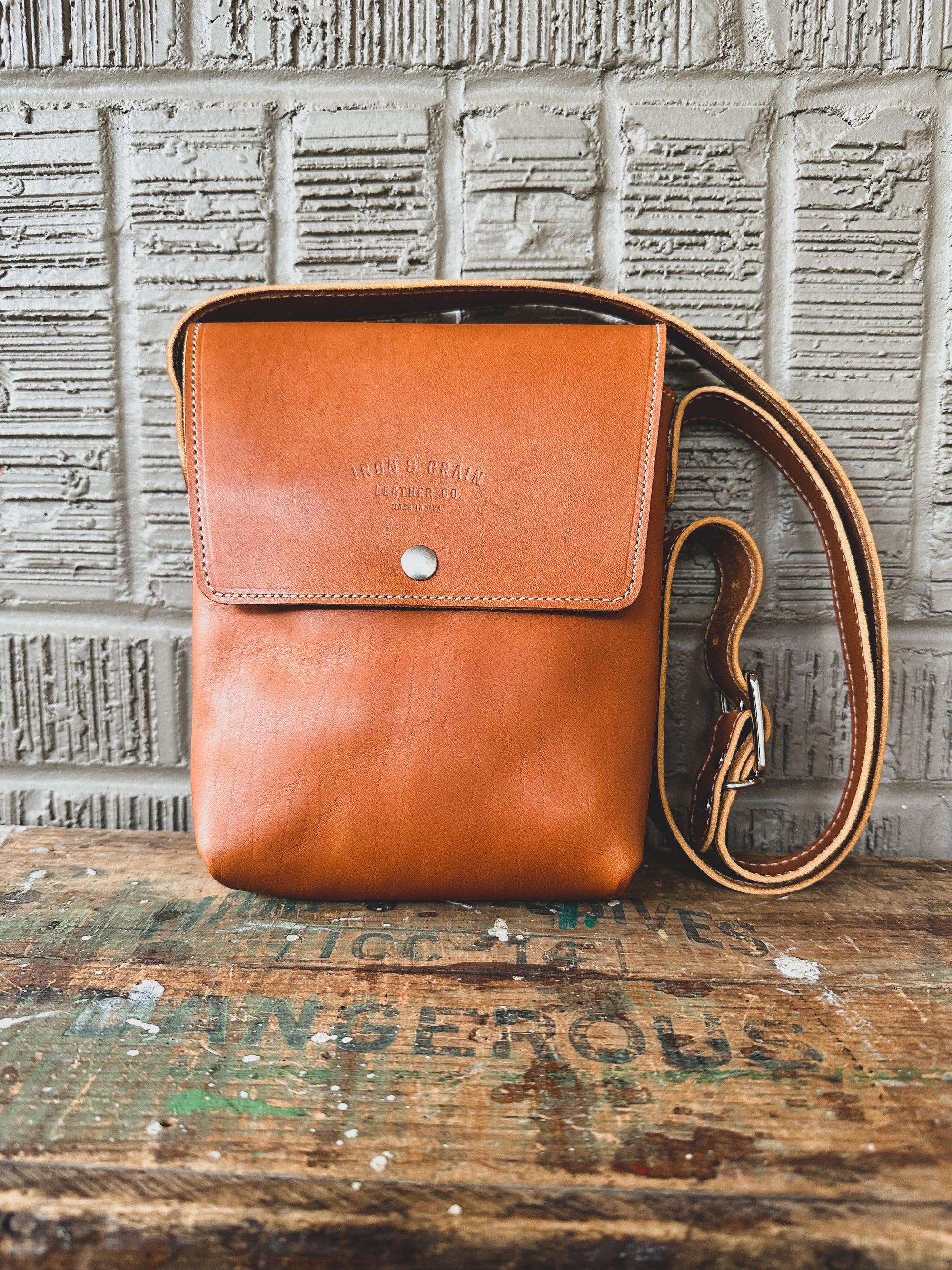 Women's "Travelers" Leather Tote - Crossbody / Shoulder Bag