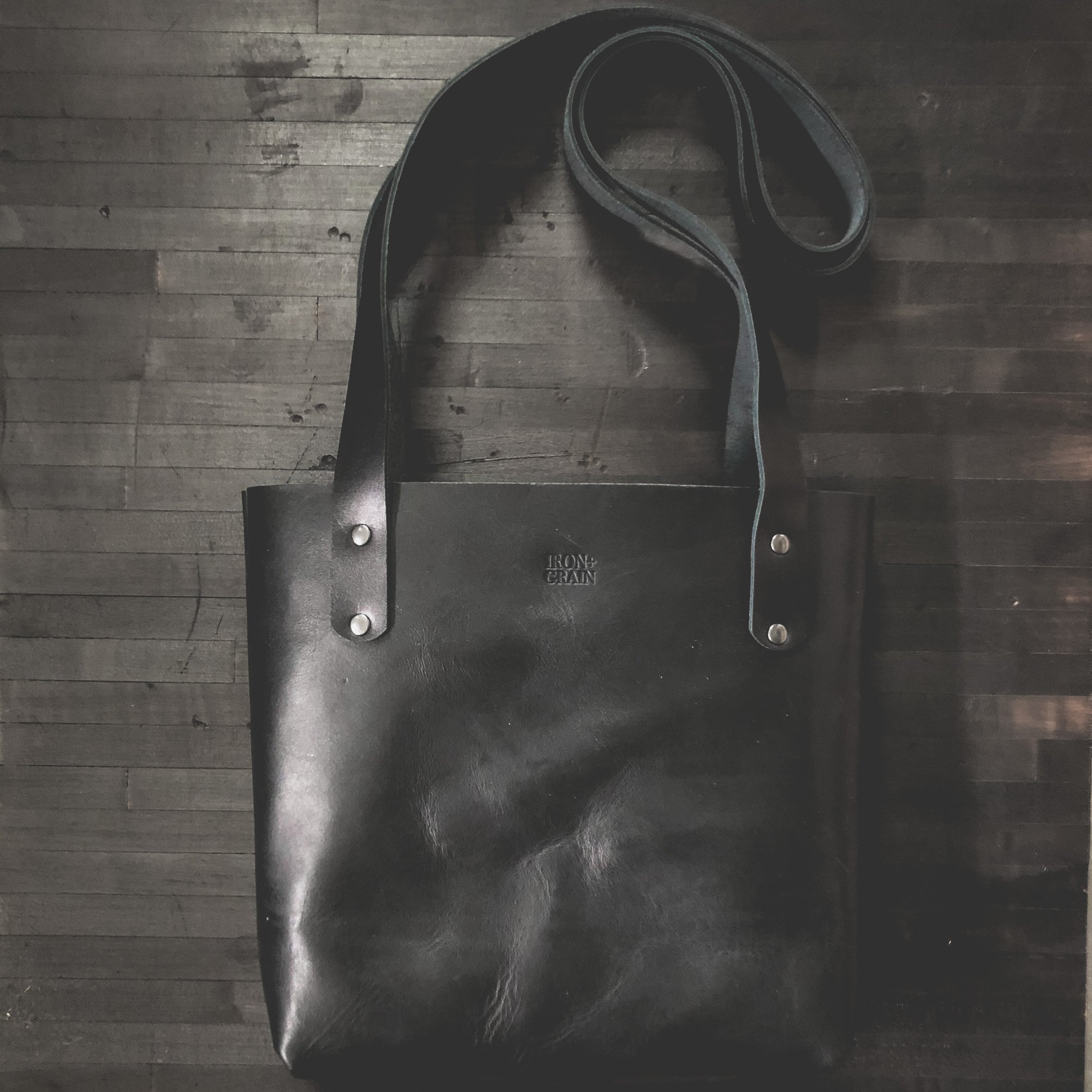 Black Women&#39;s Leather Tote / Shoulder Bag